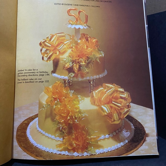 Celebrate! Jubilee edition the annual for cake decorators by Wilton - Picture 7 of 7